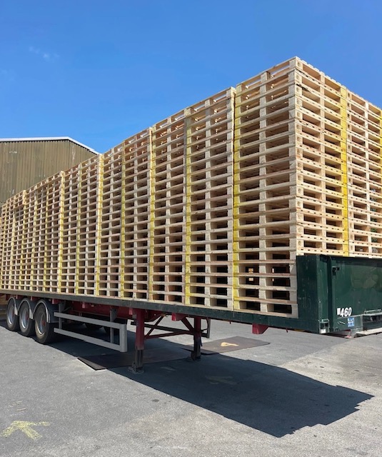 heat treated wooden pallets loaded for delivery for supply to Reading